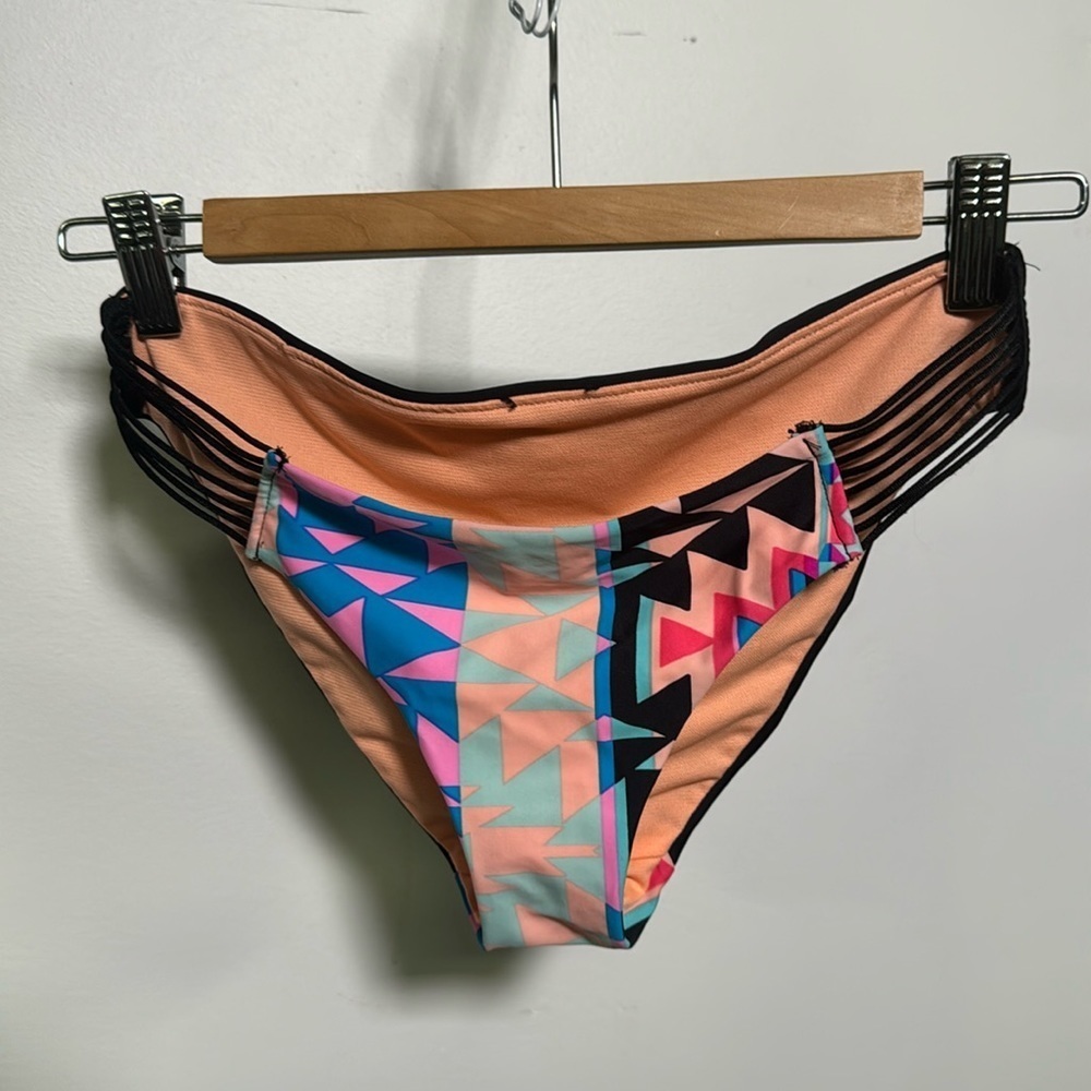 💦Woman’s Bikini Bottom Size L👙